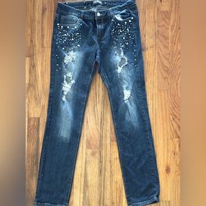 Women’s jrs #stapledenim with #rhinestones, #pearls#distressed #scandigirl#peak!